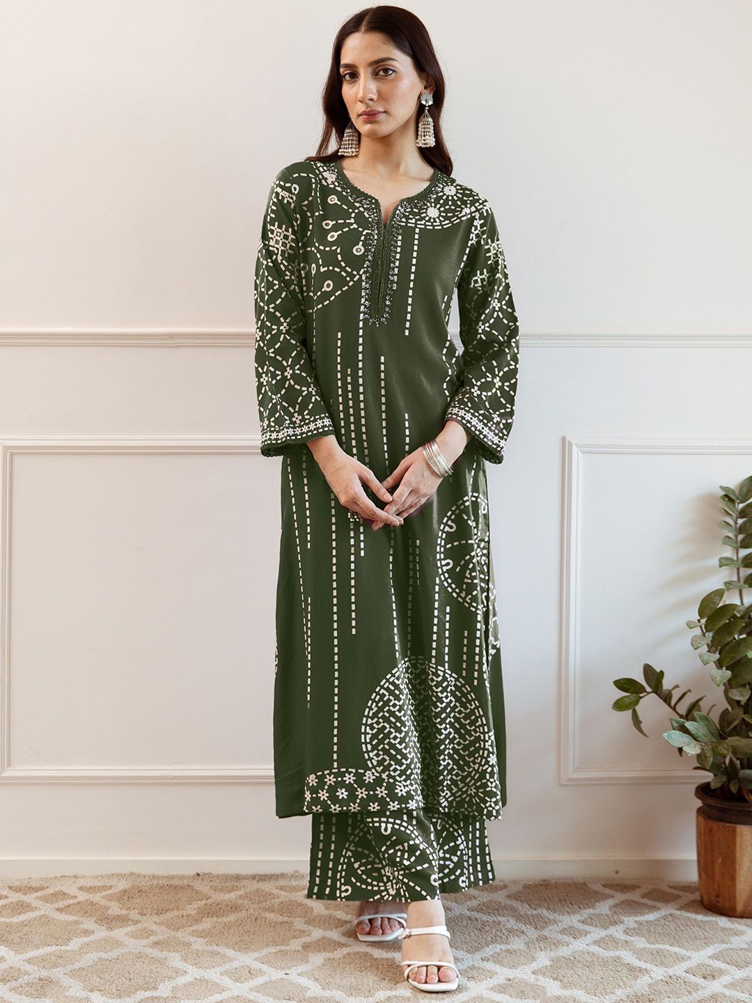 Dhiyona IE Women Printed Regular Beads and Stones Kurta with Trousers