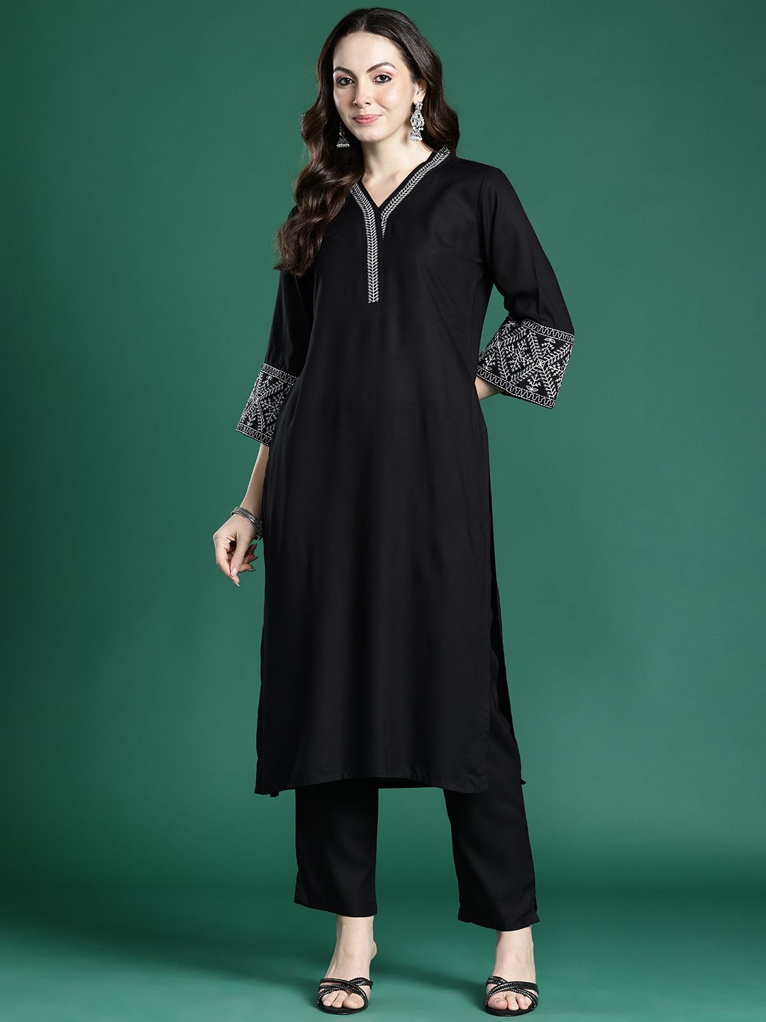 Dhiyona IE Ethnic Motifs Embroidered Regular Kurta with Trousers
