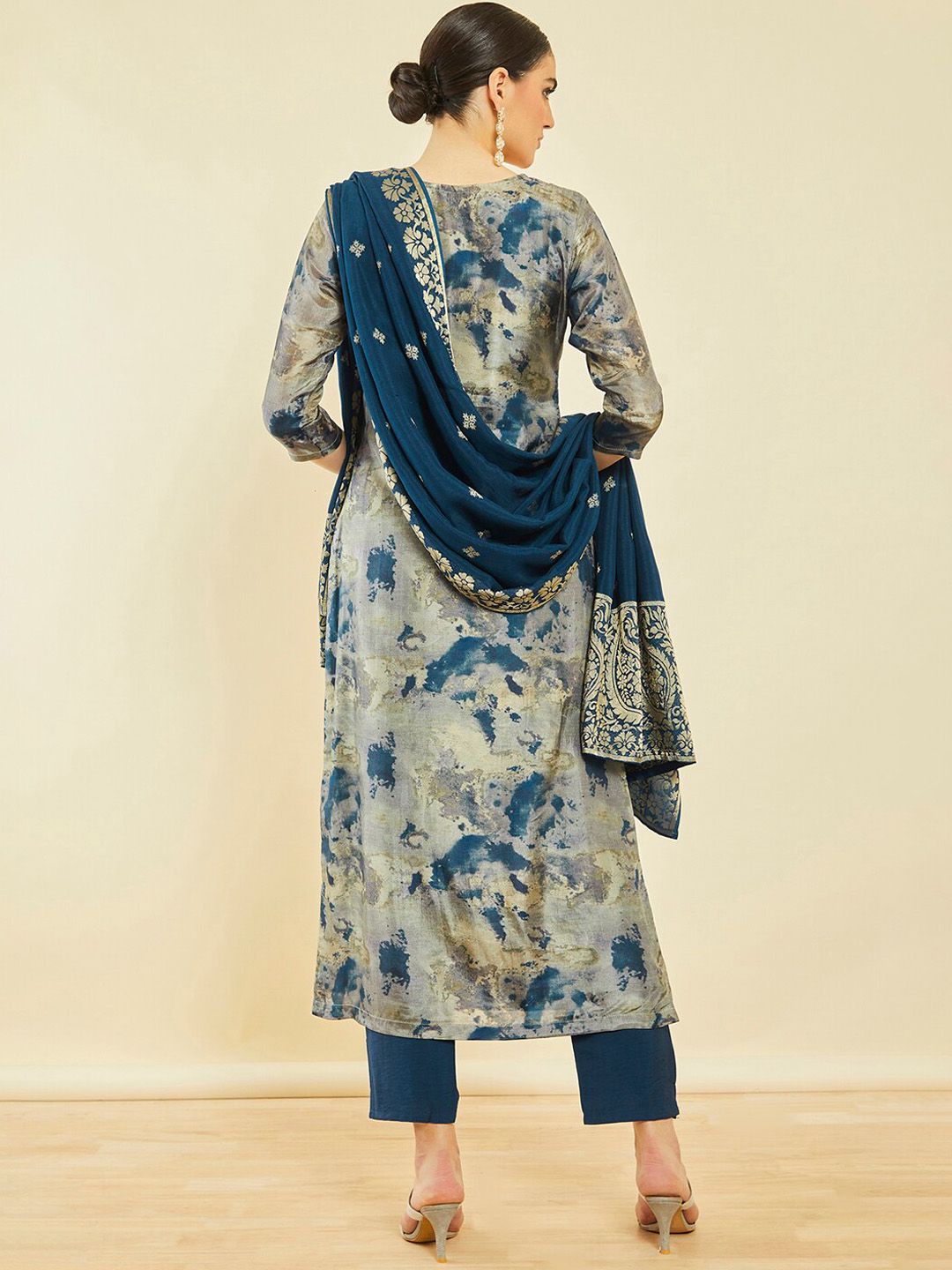 Dhiyona SO Women's Printed Beads And Stones Kurta With Trousers & Dupatta