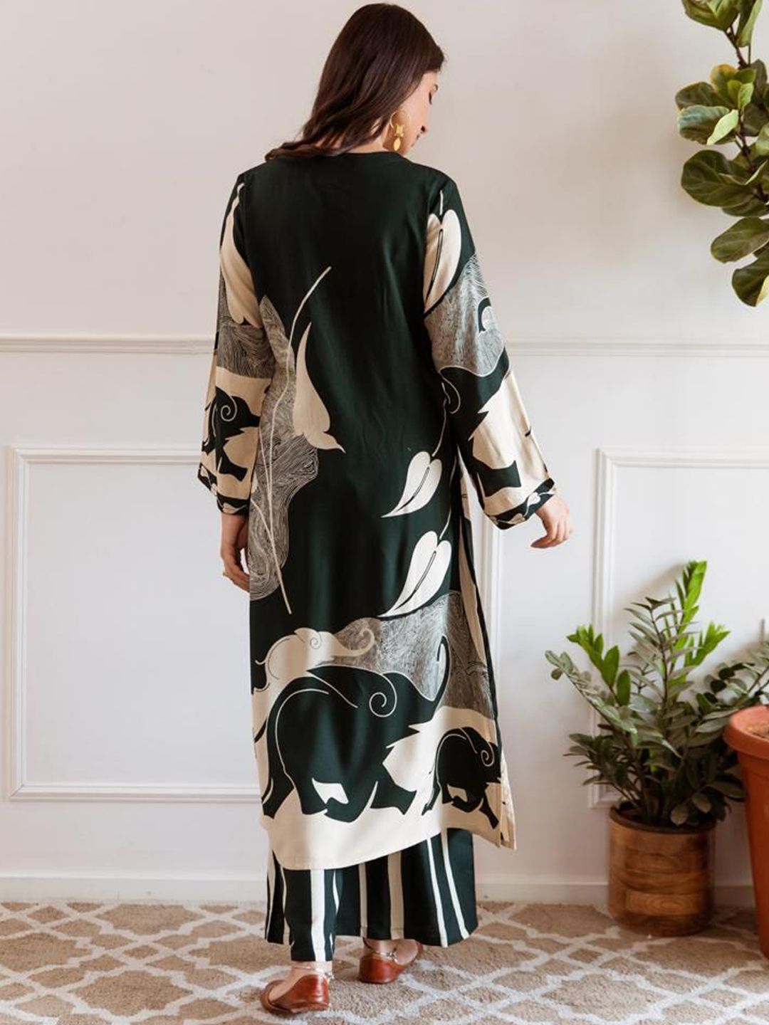 Dhiyona IE Women Printed Regular Beads and Stones Kurta with Palazzos