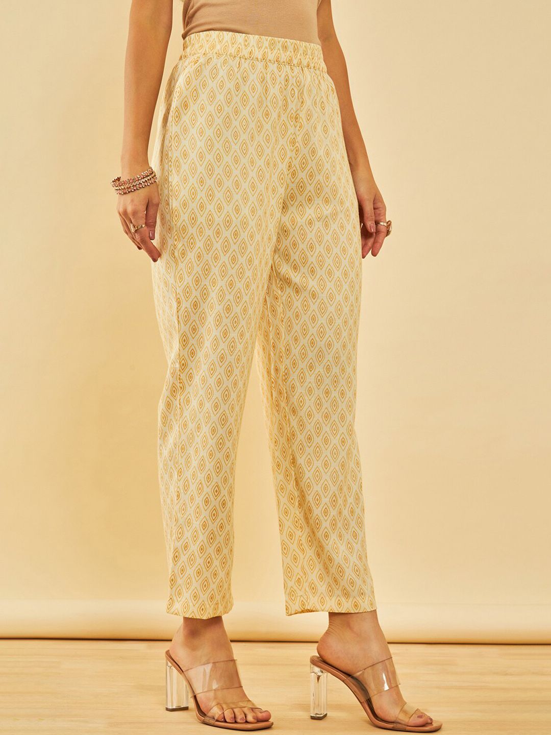 Dhiyona SO Women's Mustared Yellow & Beige Floral Printed Straight Kurta with Trousers