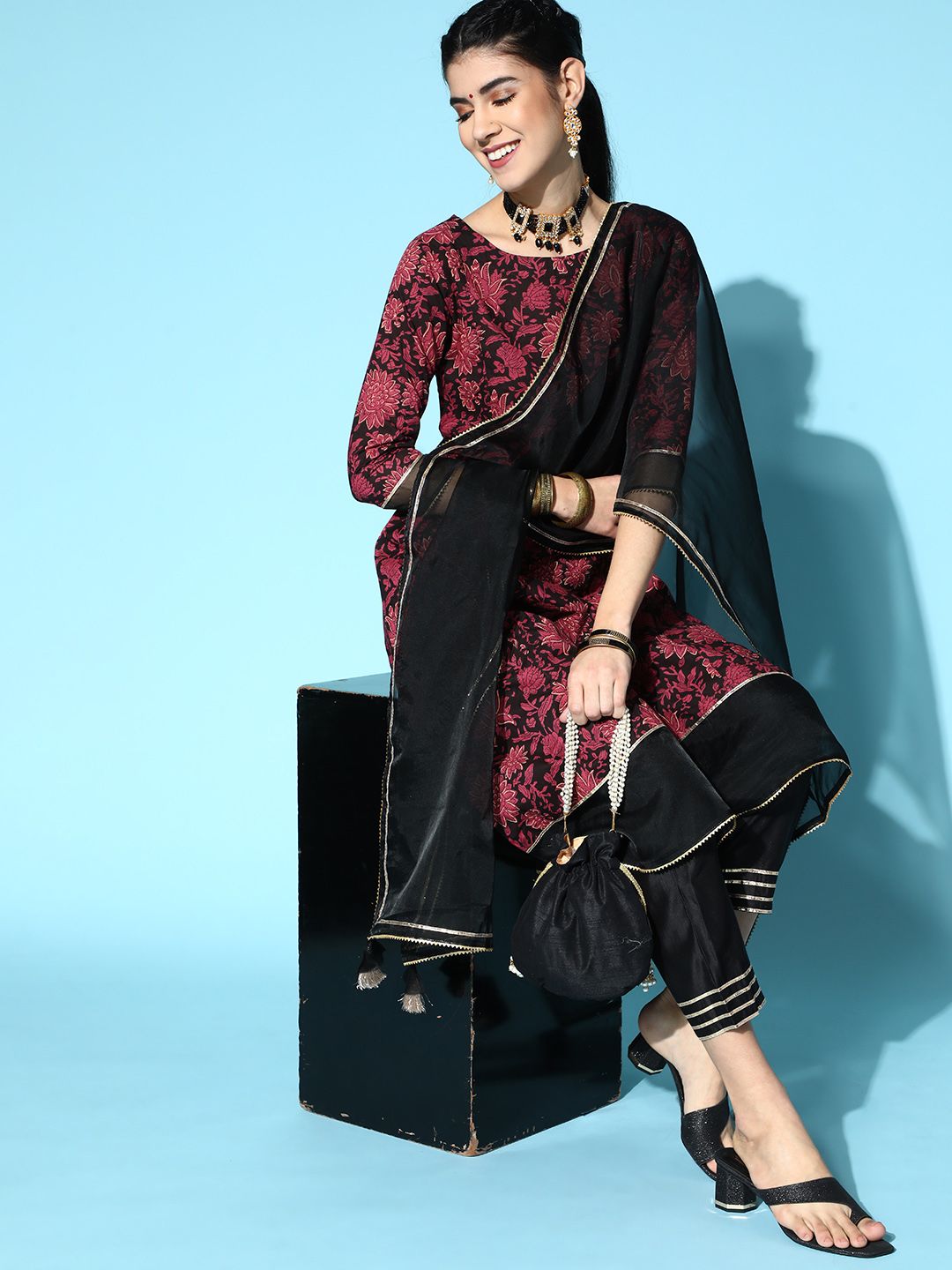 Dhiyona IE Cotton Blend Romantic Florals Kurta Set