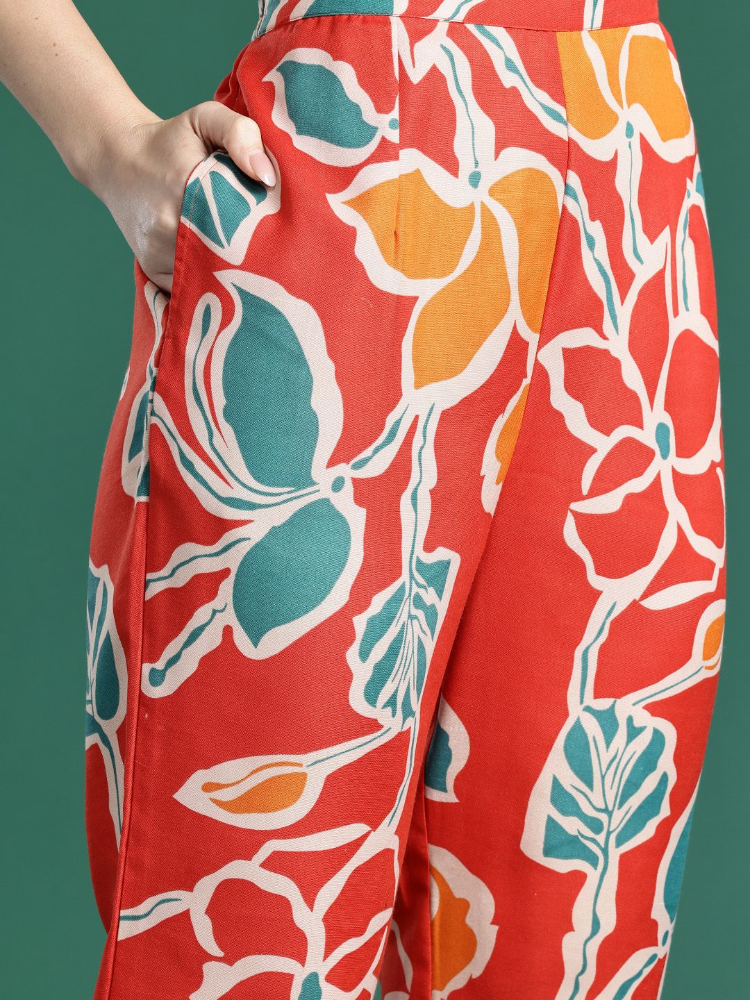 Dhiyona IE Floral Printed Regular Pure Cotton Kurta with Trousers