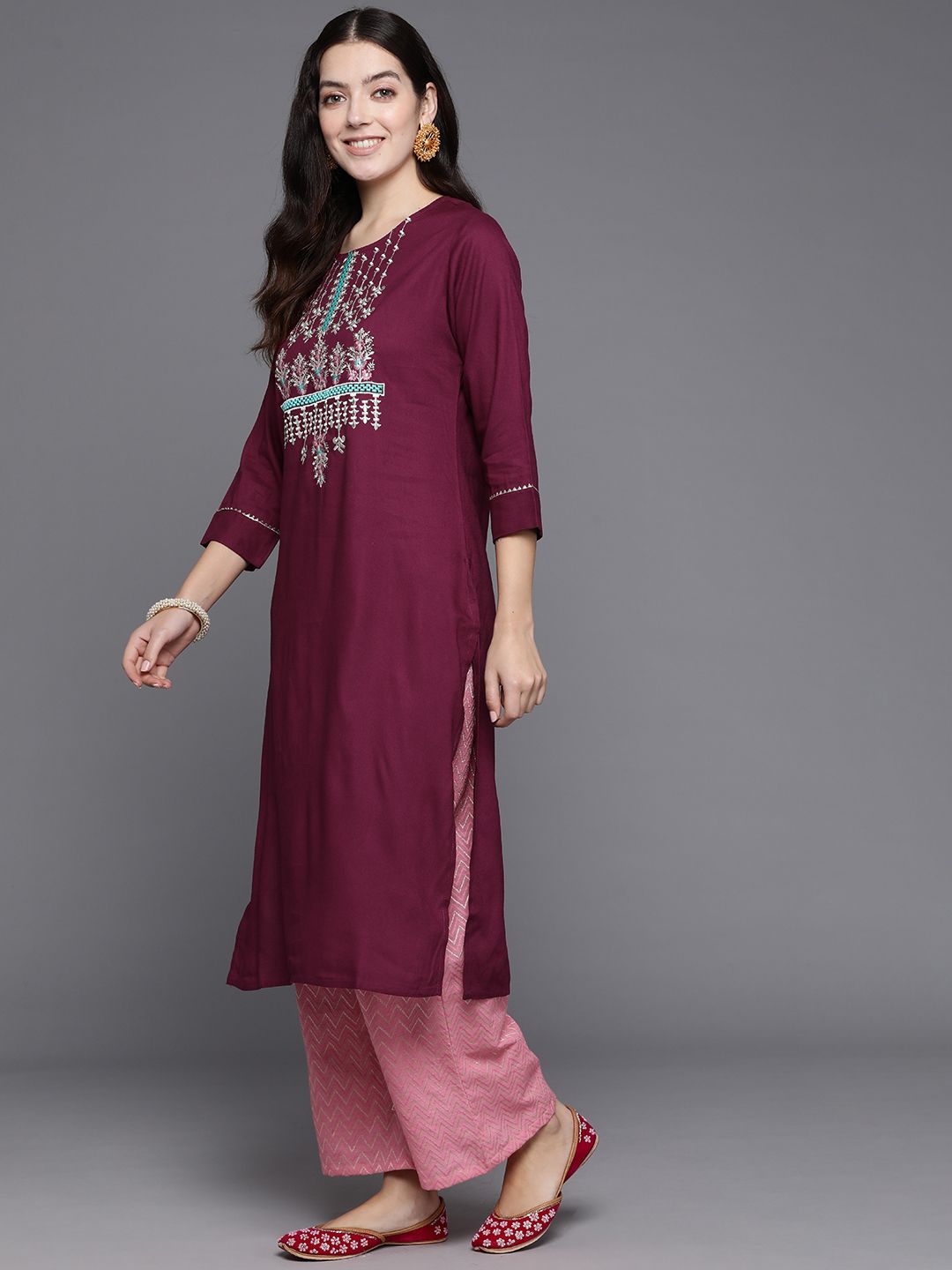 Dhiyona IE Women Floral Embroidered Gotta Patti Straight Kurta