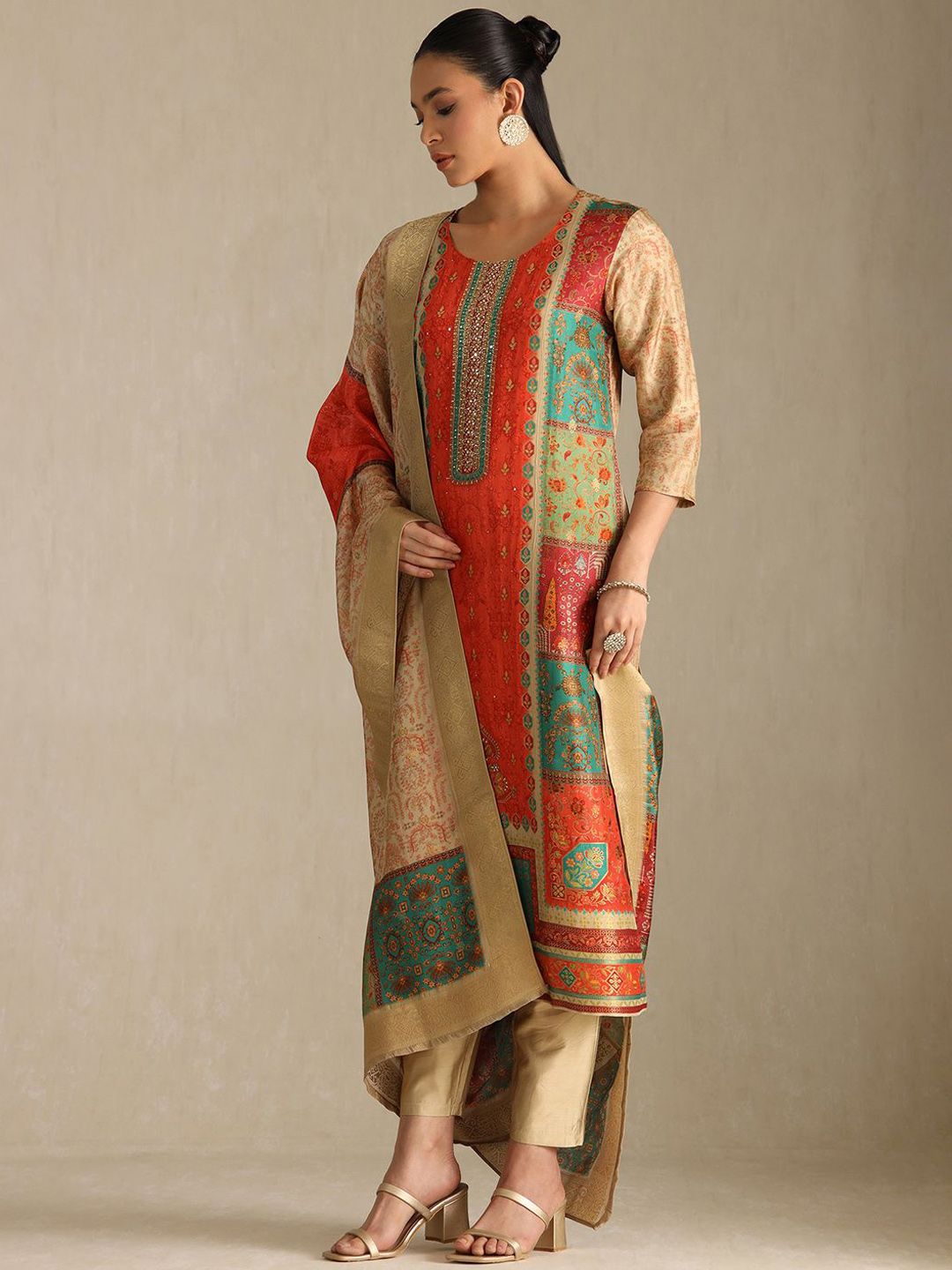 Dhiyona SO Women's Floral Printed Round Neck Sequinned Straight Kurta With Trousers & Dupatta