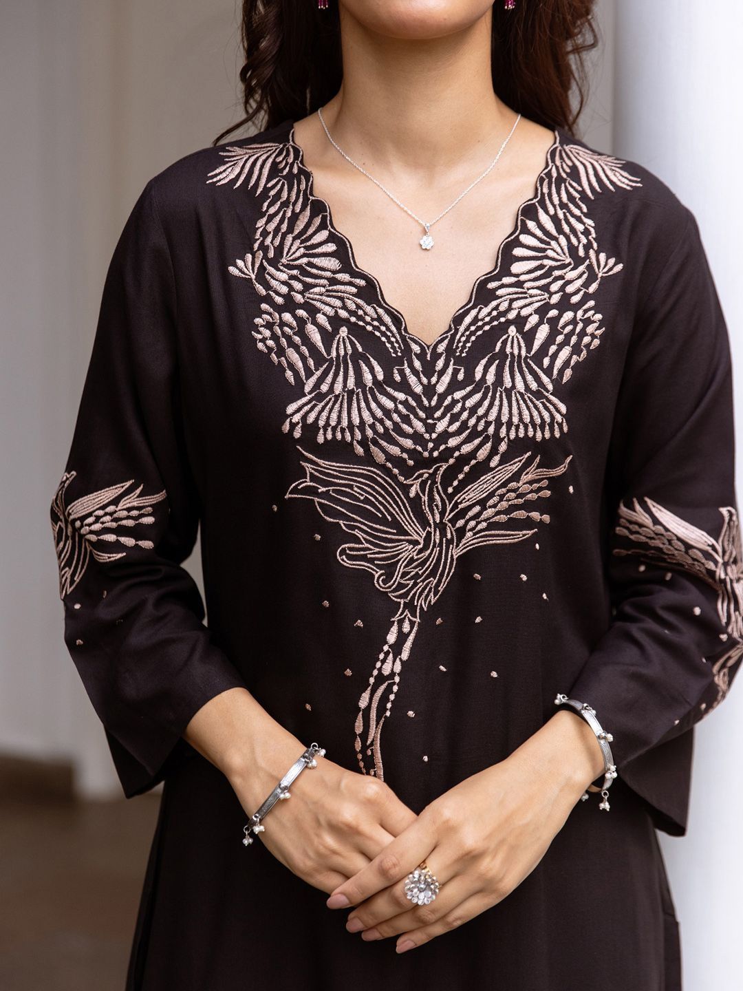 Dhiyona IE Women Floral Embroidered Regular Kurta with Trousers