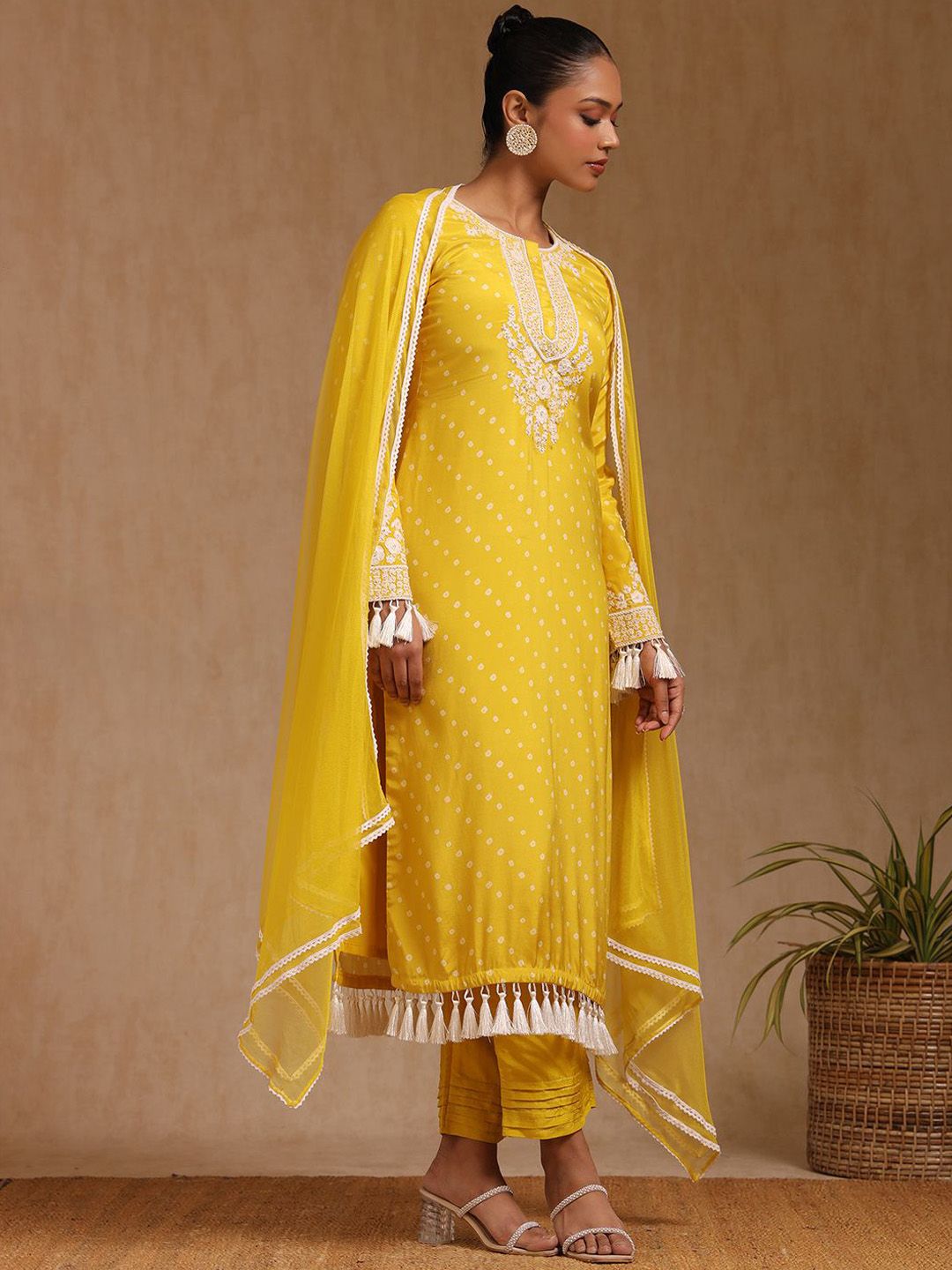 Dhiyona SO Women's Bandhani Printed Thread Work Straight Kurta with Trouser & Dupatta