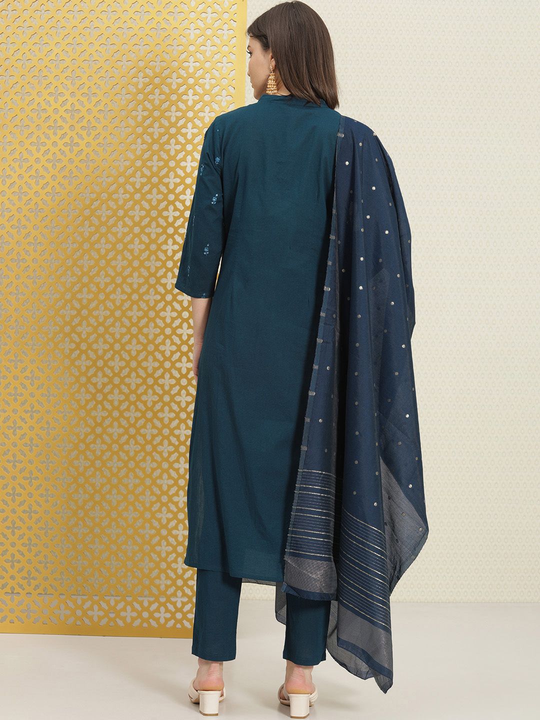 Dhiyona PD Women Women Teal Floral Embroidered Sequinned Kurta with Trousers & With Dupatta