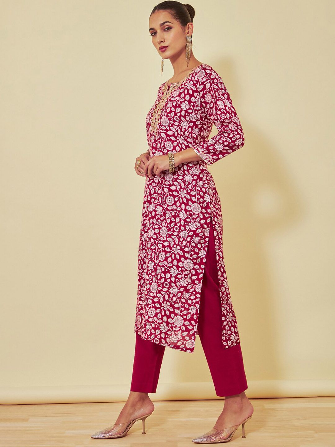 Dhiyona SO Women's Floral Printed Regular Gotta Patti Kurta With Trousers