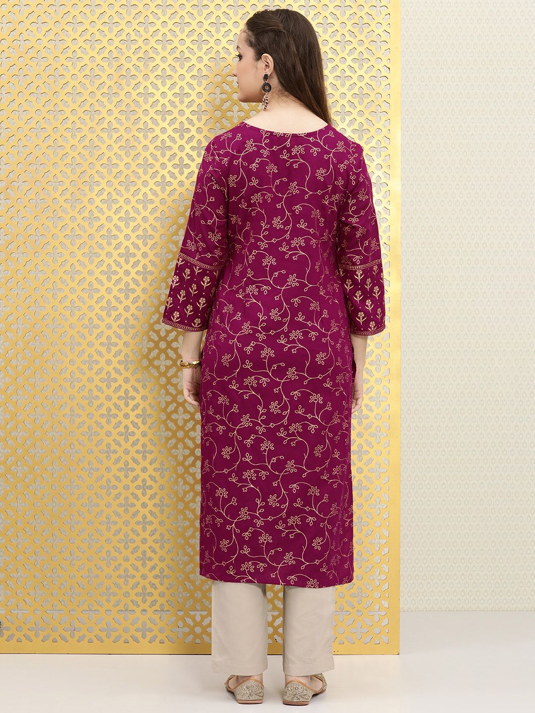 Dhiyona OD Women Magenta Pink Floral Embellished Mirror Work Kurta