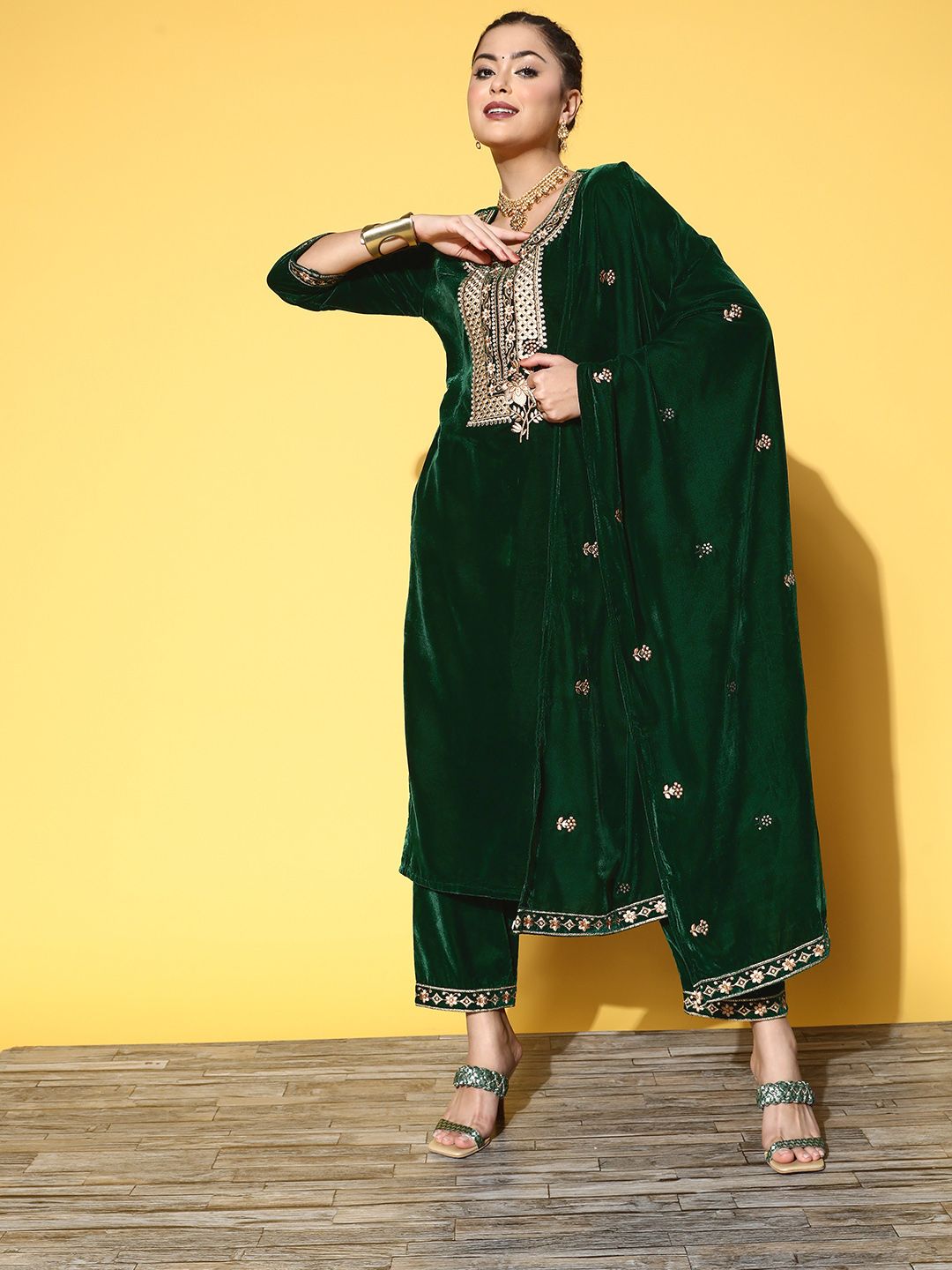 Dhiyona VA Women'sZari Embroidered Straight Velvet Winter Kurta with Trousers & Embroidered Dupatta