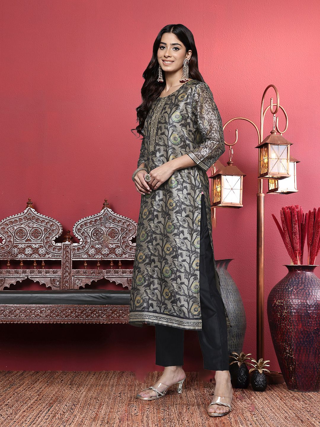Dhiyona VA Women'sGrey Floral Printed Beads and Stones Straight Kurta with Trousers & Dupatta