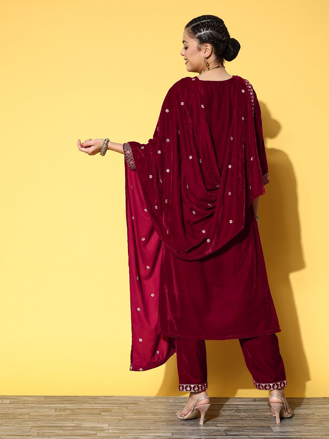 Dhiyona VA Women'sWinter Floral Zari Embroidered Velvet Kurta With Trousers & Dupatta.