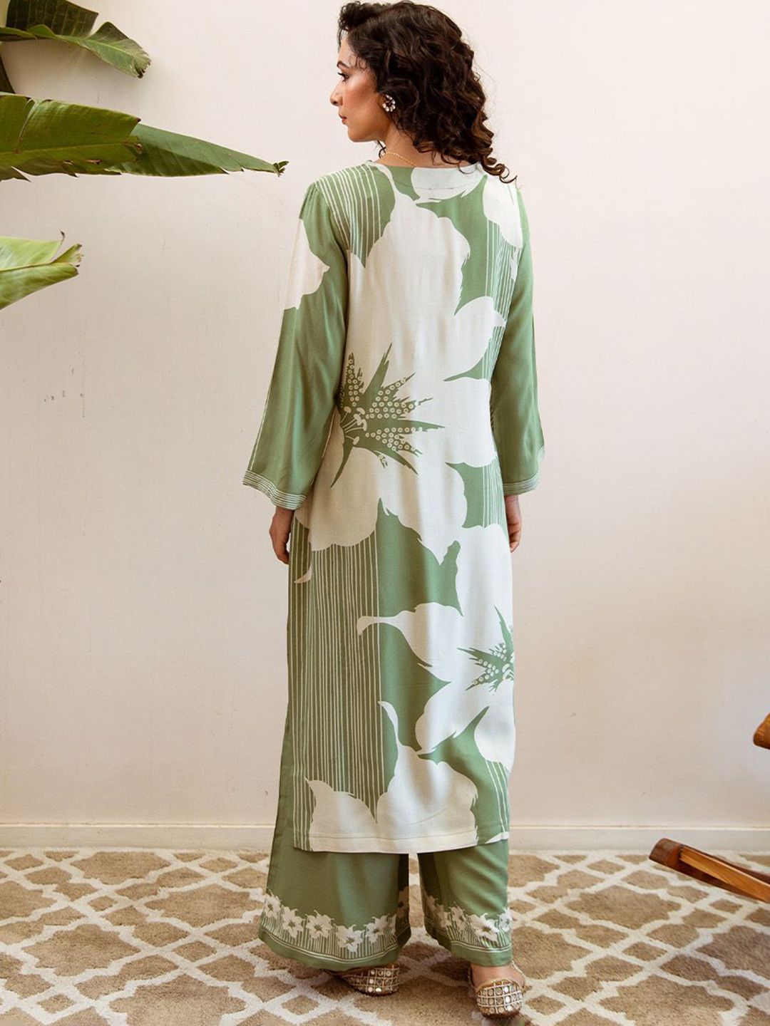 Dhiyona IS Women's Floral Printed V-Neck Mirror Work Straight Kurta With Palazzos