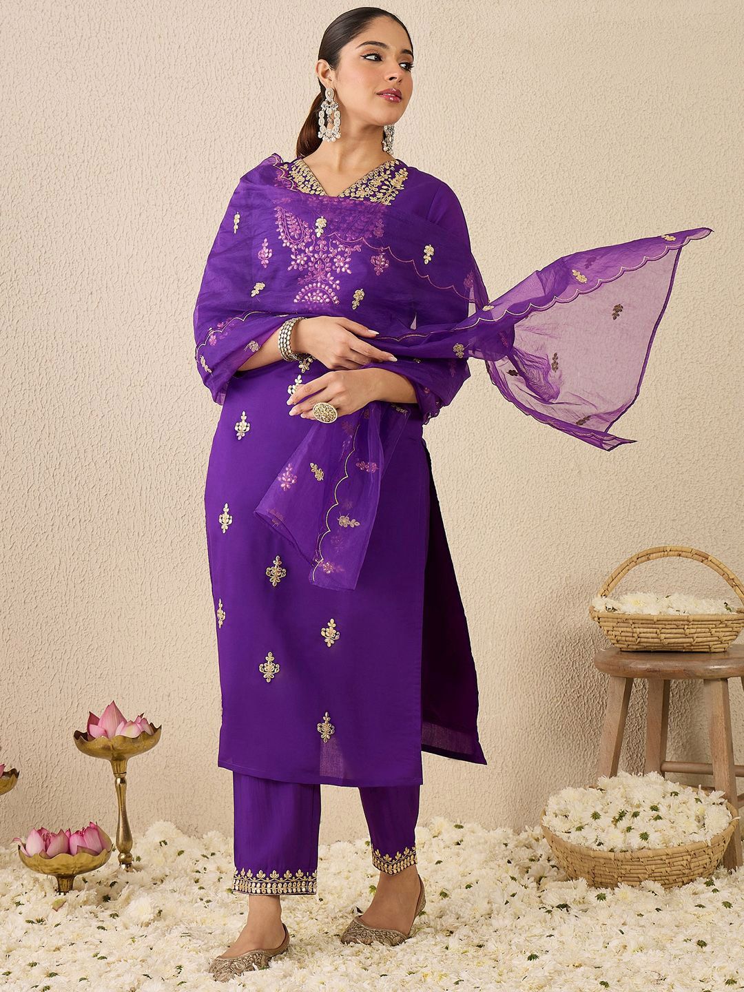 Dhiyona IE Women's Ethnic Motifs Embroidered Thread Work Straight Kurta With Trousers & Dupatta