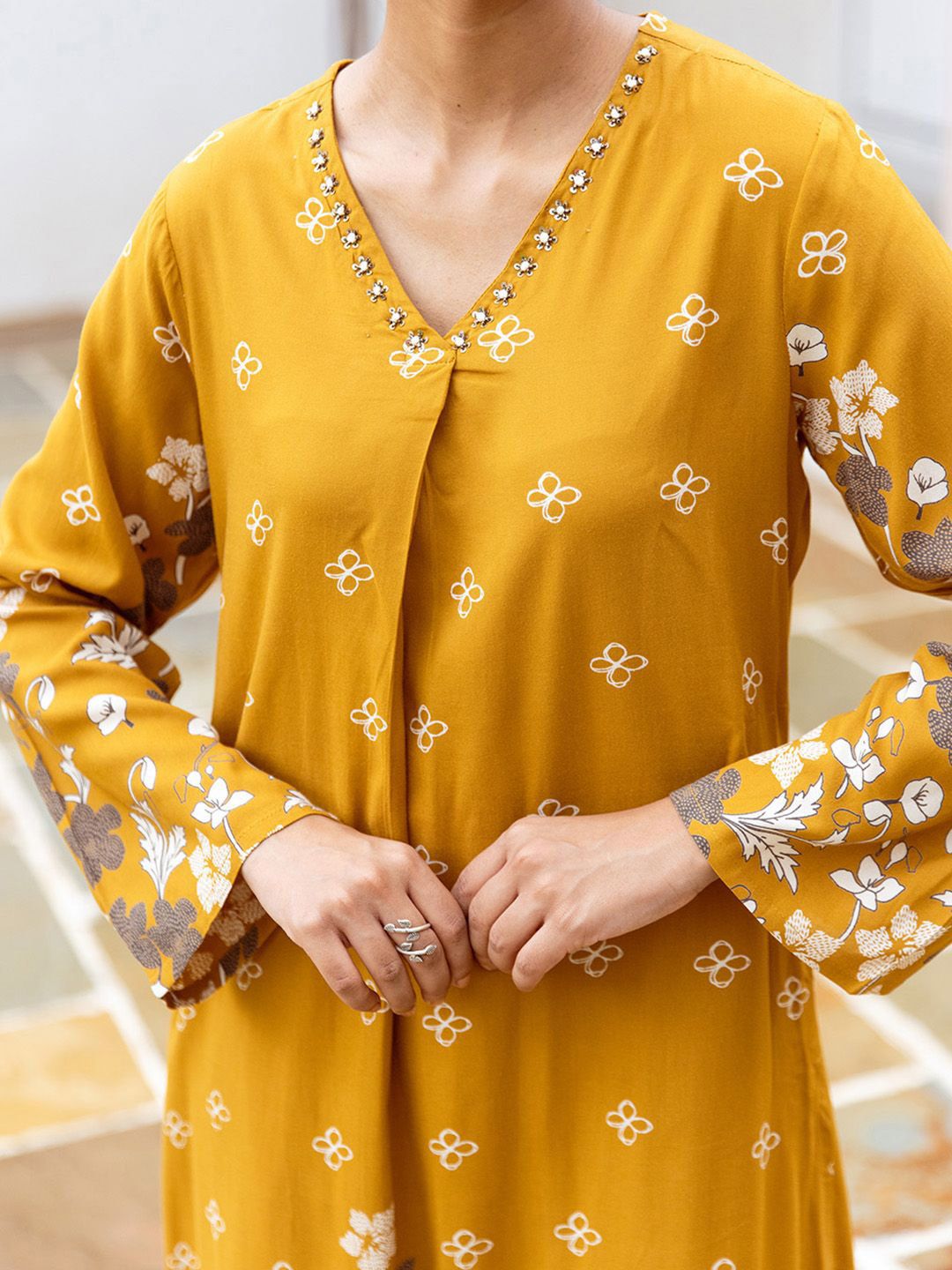 Dhiyona IS Women's Floral Printed Beads & Stones Straight Kurta With Palazzos