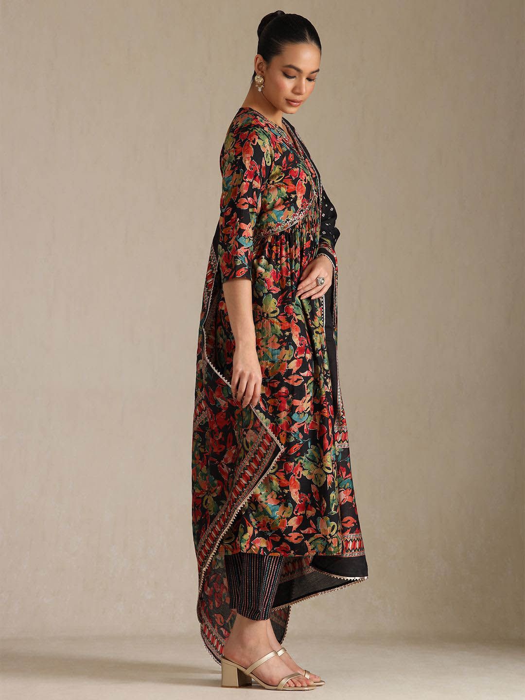 Dhiyona SO Women's Women Floral Printed Regular Zardozi Kurta with Trousers & Dupatta