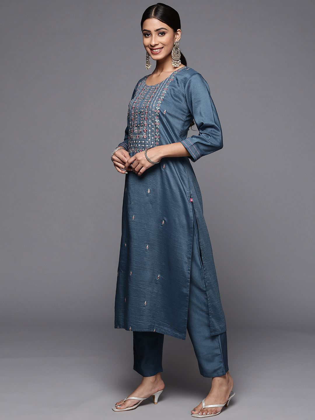 Dhiyona VA Women's Blue Ethnic Motifs Embroidered Thread Work Kurta with Trousers & With Dupatta
