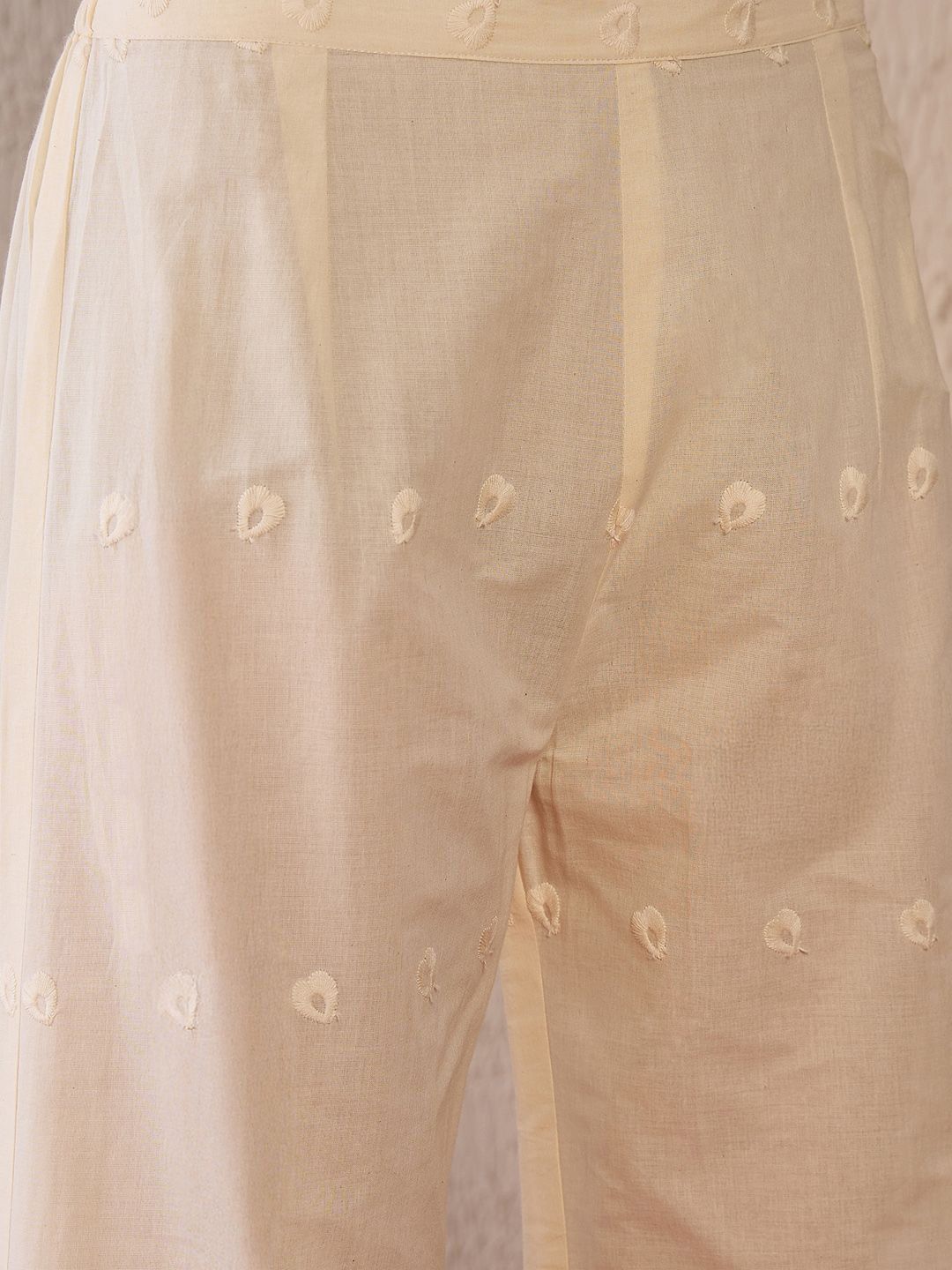 Dhiyona IE Women Floral Embroidered Thread Work Kurta