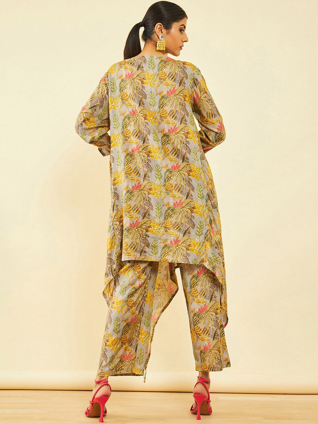 Dhiyona SO Women's Floral Printed Tie Up Neck Sequinned Kurta with Trousers
