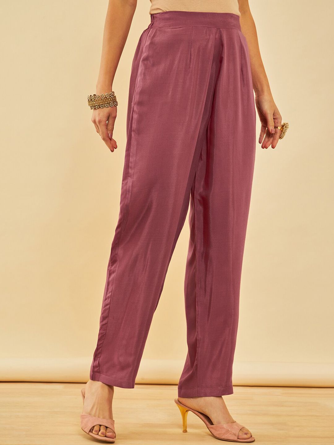 Dhiyona SO Women's Floral Printed Regular Kurta with Trousers & With Dupatta