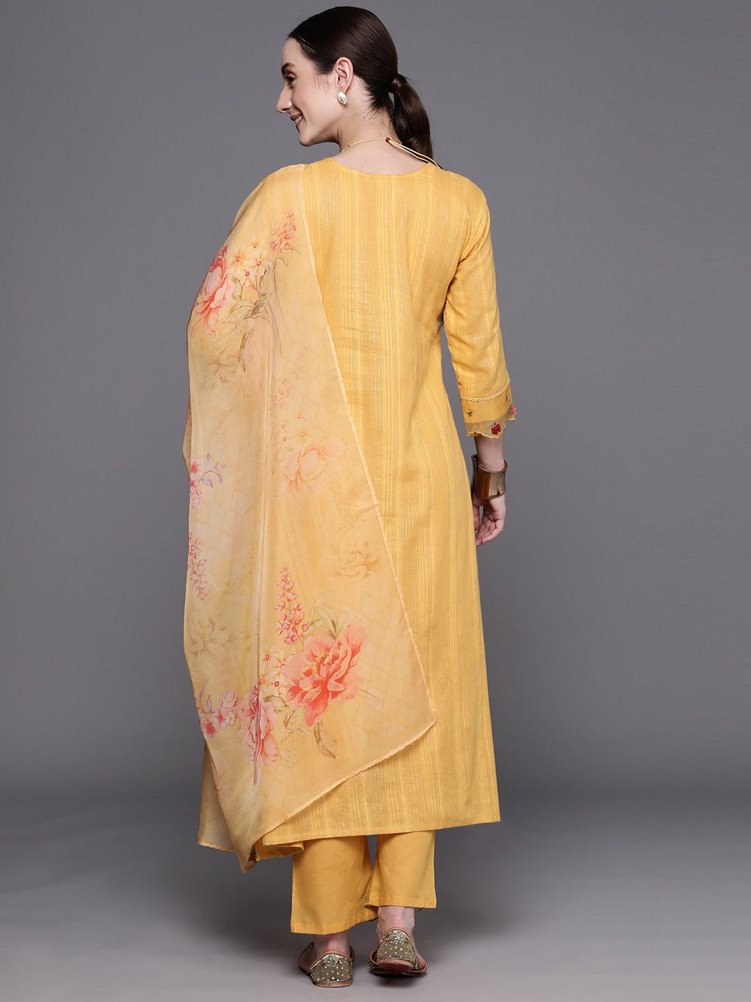 Floral Embroidered Regular Thread Work Pure Cotton Kurta With Trousers & Dupatta