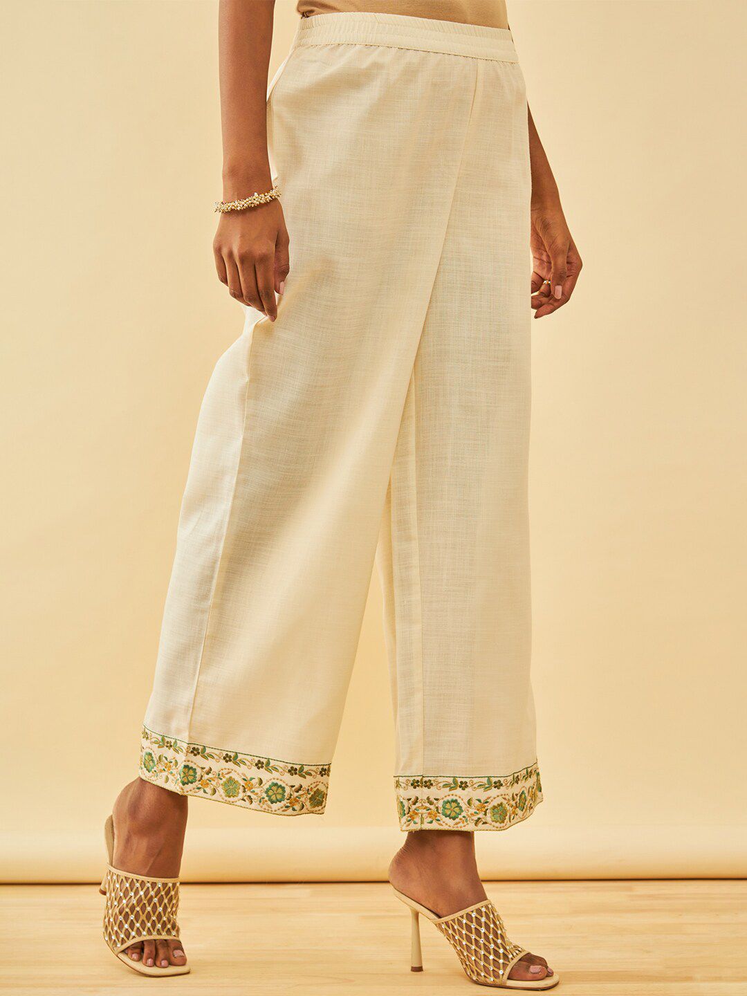 Dhiyona SO Women's Floral Embroidered Regular Thread Work Kurta with Palazzos