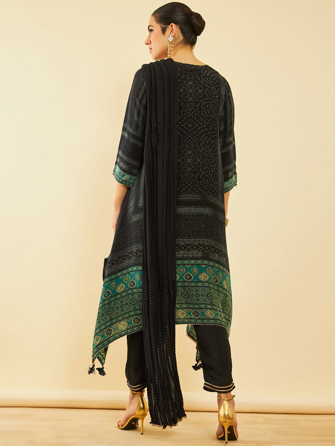 Dhiyona SO Women's Floral Printed Round Neck Three-Quarter Sleeves Zardozi Kurta Set