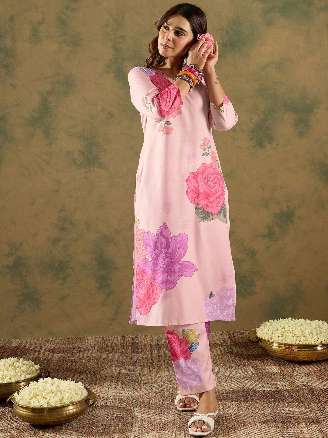 Dhiyona IE Floral Printed V-Neck Straight Kurta with Trousers