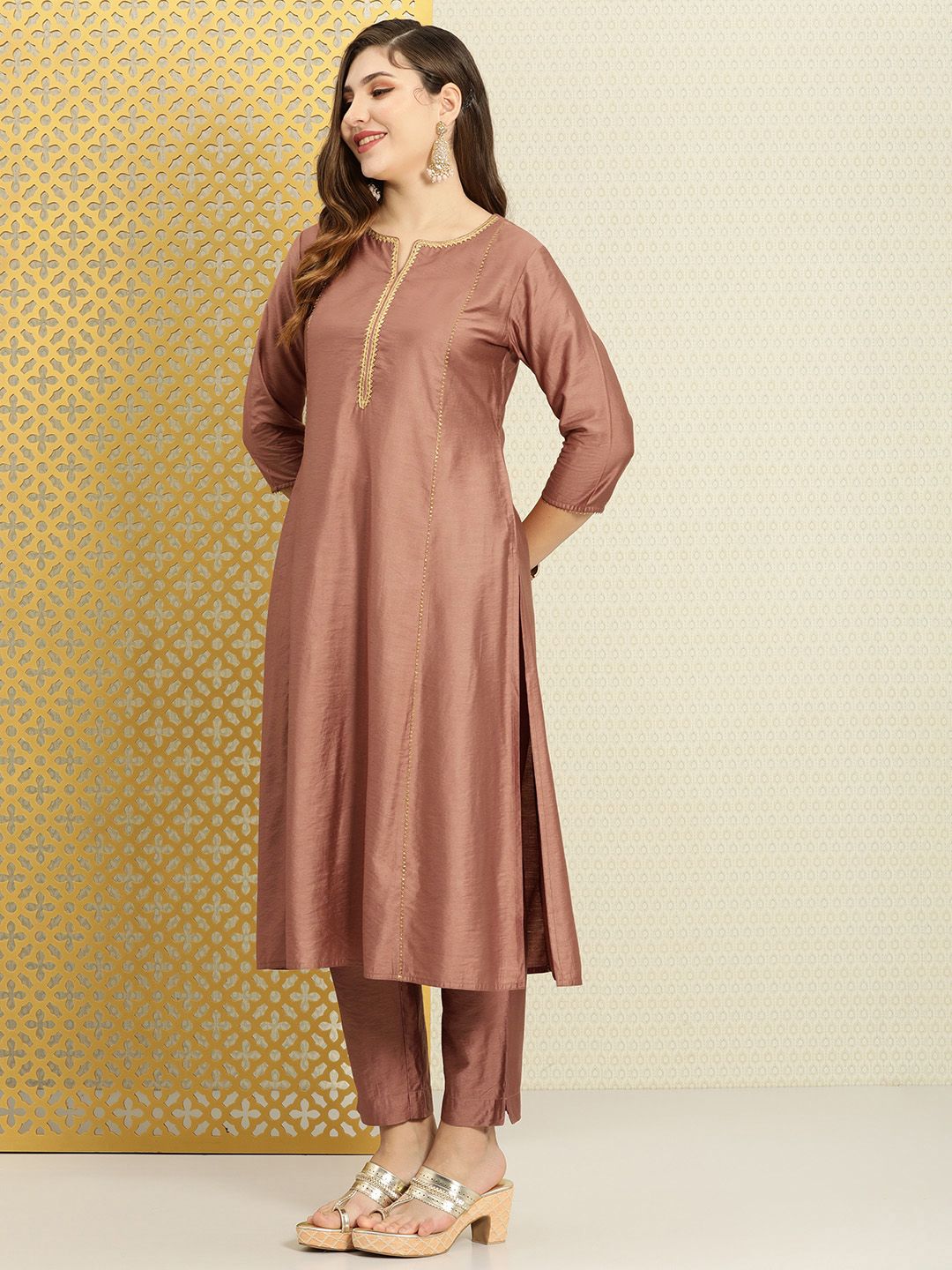 Dhiyona PD Women Women Jashn Taping Detail Kurta & Trousers With Dupatta