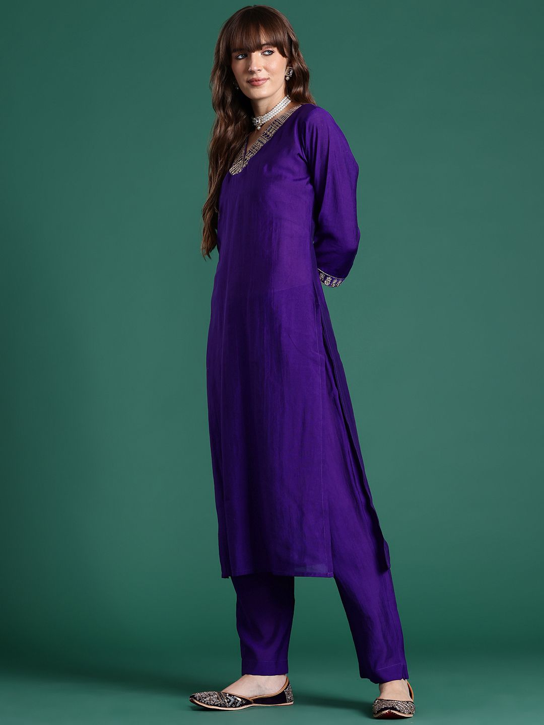 Dhiyona IE Ethnic Motifs Embroidered Thread Work Kurta With Trousers & Dupatta