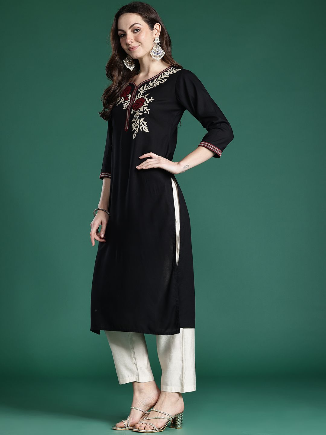 Dhiyona IE Floral Embroidered Thread Work Kurta