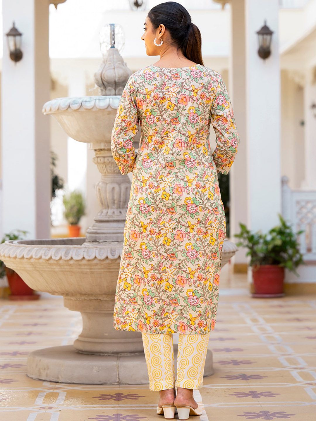 Dhiyona VA Women'sFloral Printed Regular Pure Cotton Kurta with Trouser