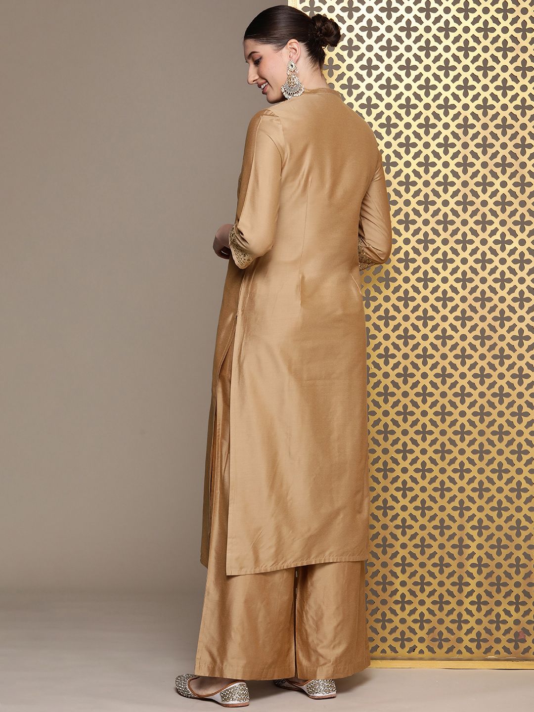 Dhiyona PD Women Women Yoke Design Regular Sequined Jashn Kurta with Trousers