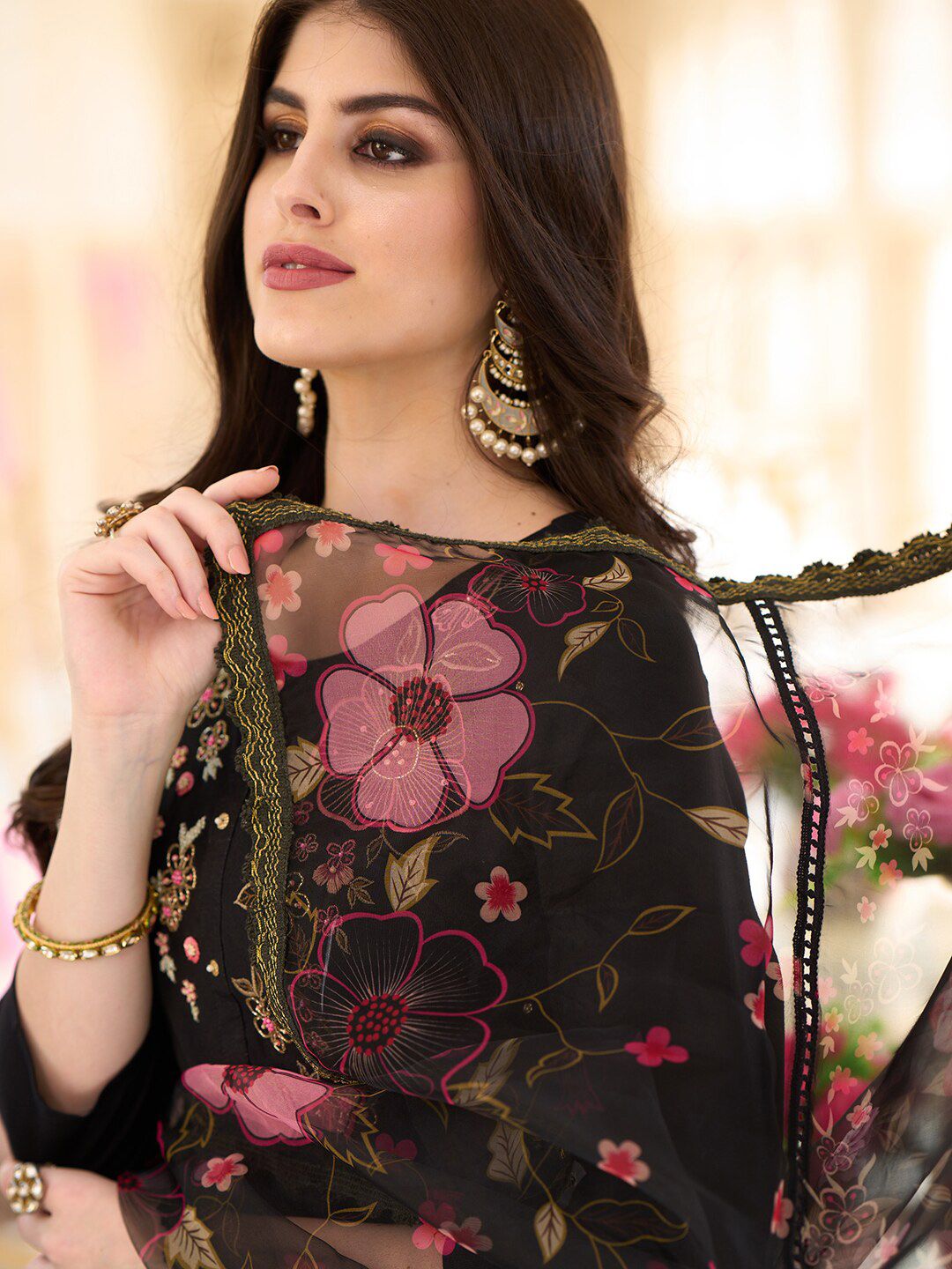 Floral Embroidered Regular Thread Work Kurta With Trousers & Dupatta