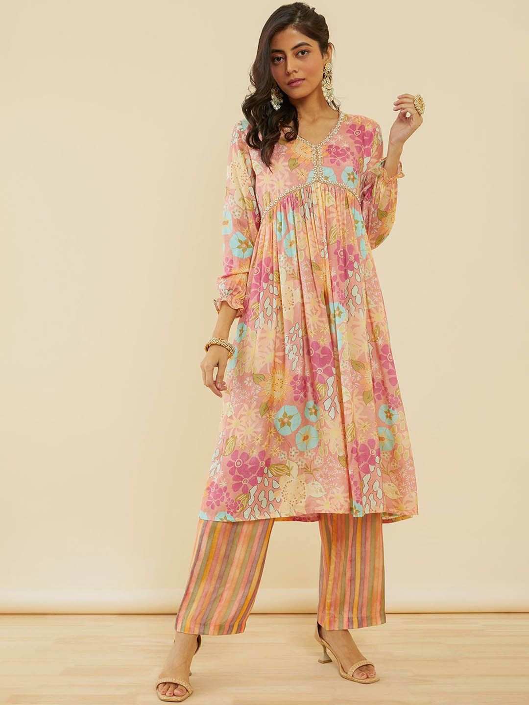 Dhiyona SO Women's Women Floral Printed Empire Beads and Stones Kurta with Trousers