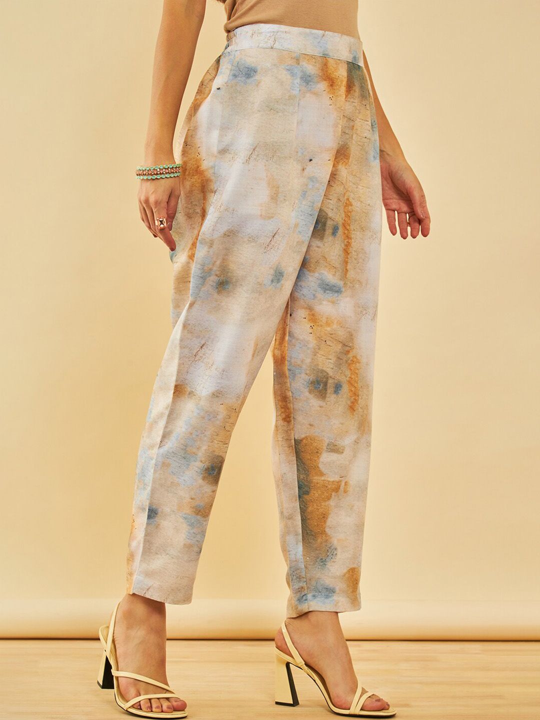 Dhiyona SO Women's Floral Printed Regular Mirror Work Kurta with Trousers