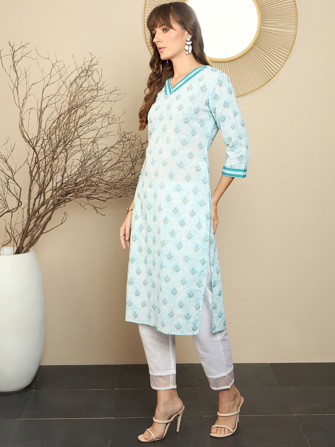 Dhiyona IE White Floral Printed V-Neck Pure Cotton Kurta