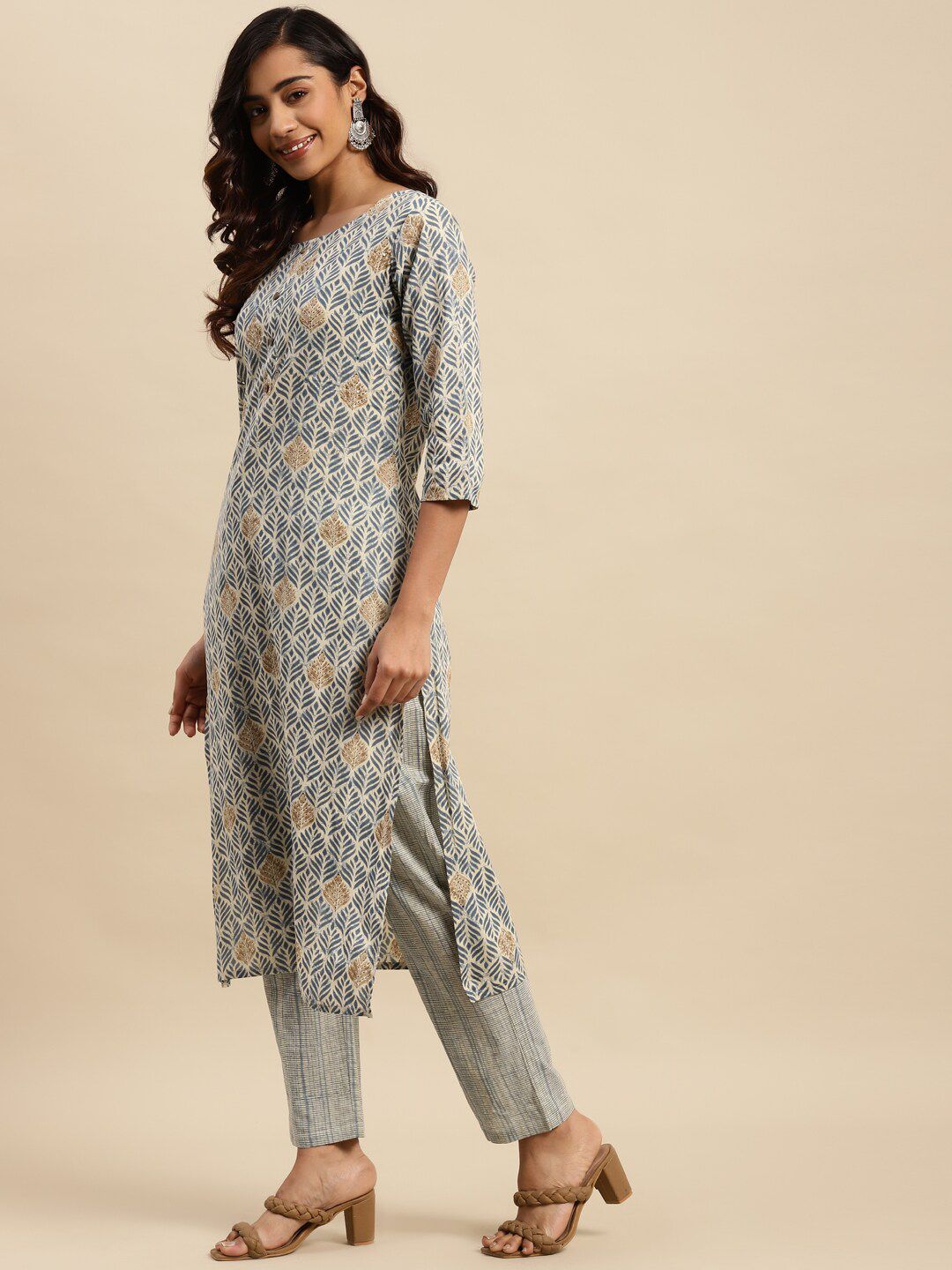 Dhiyona SN Women's Grey Ethnic Printed Thread Work Pure Cotton Kurta With Trouser & Dupatta Set