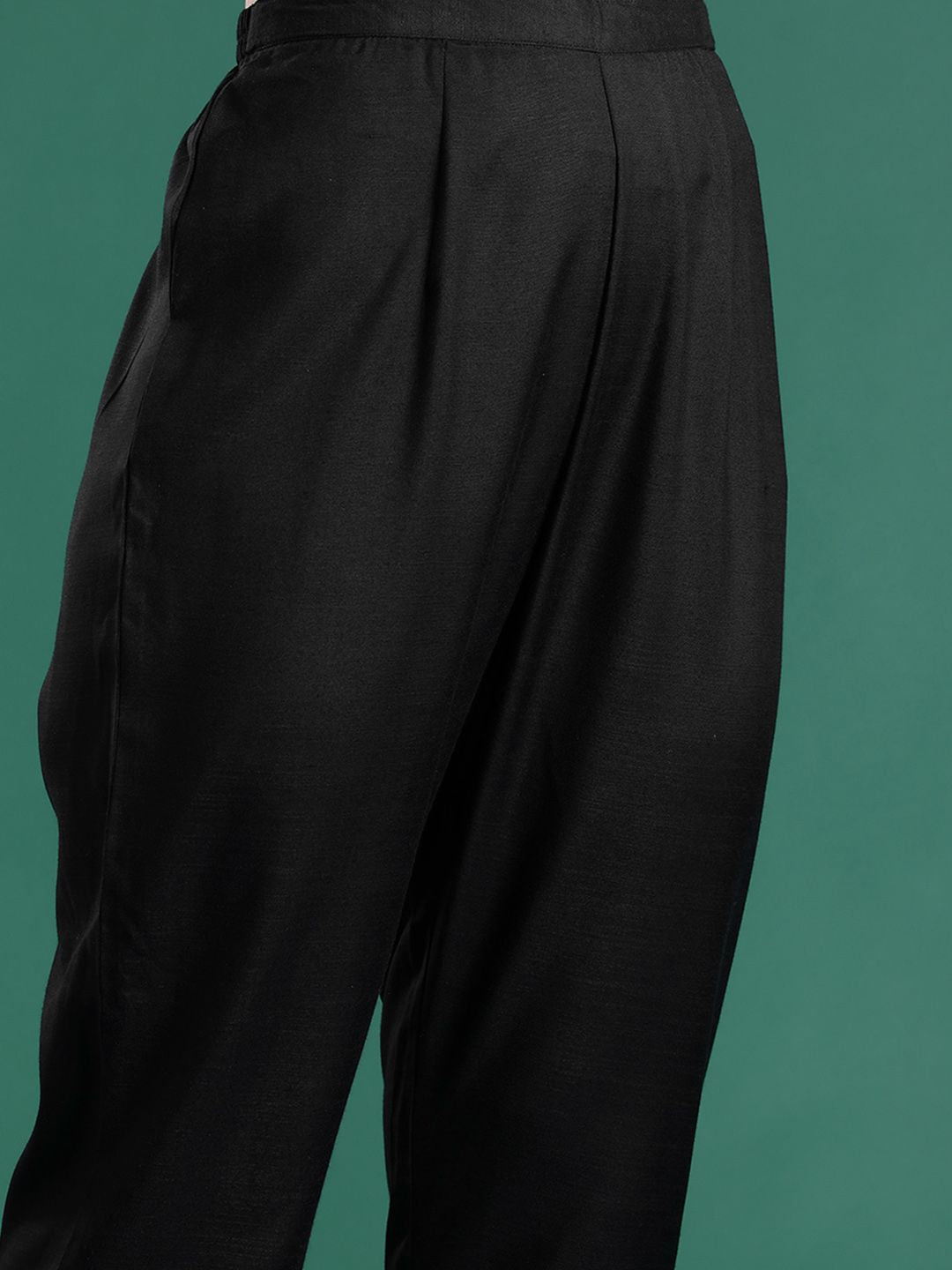 Dhiyona IE Solid Kurta With Trousers & Dupatta