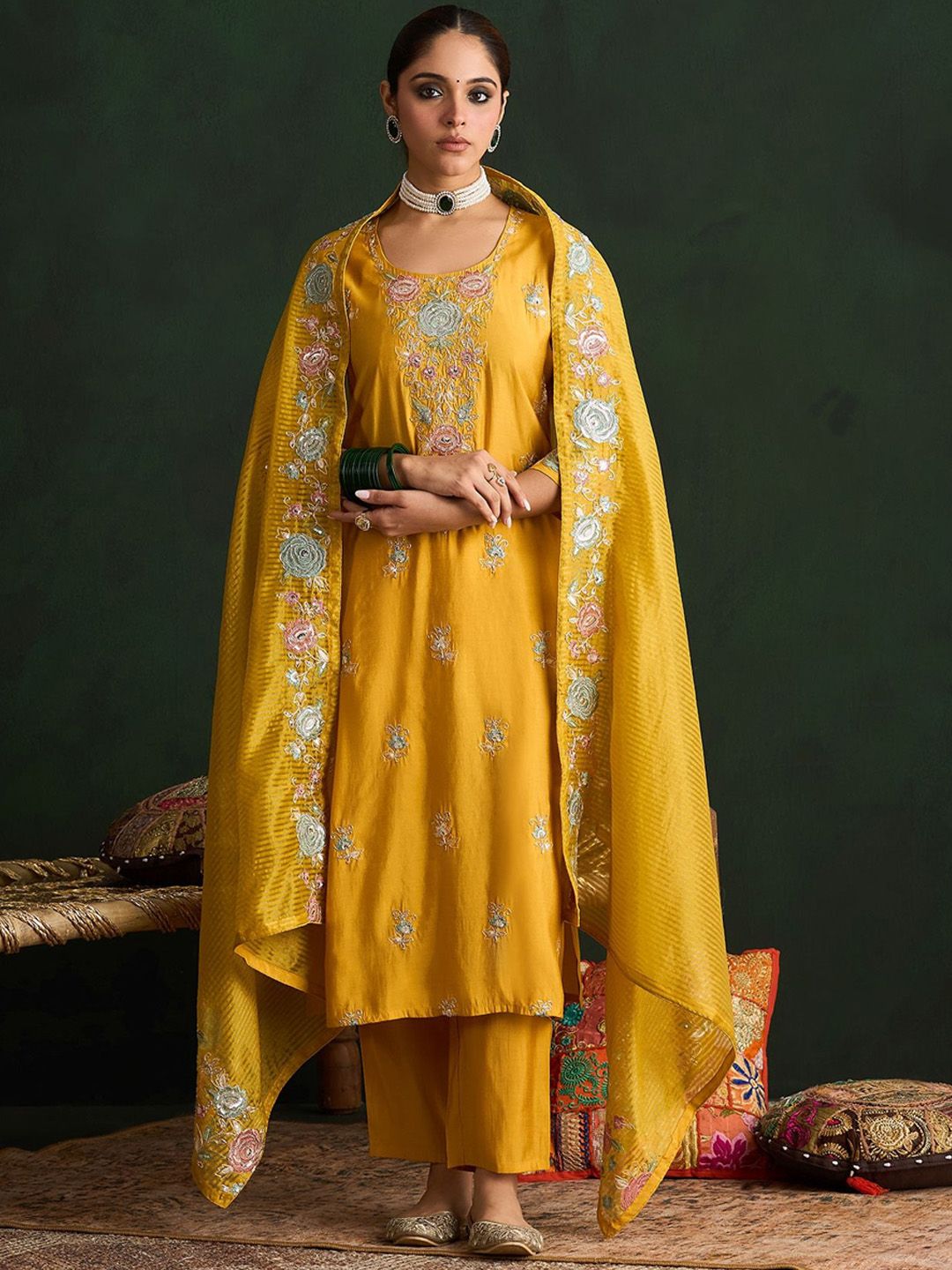 Dhiyona IE Women Floral Embroidered Regular Thread Work Kurta with Trousers & With Dupatta