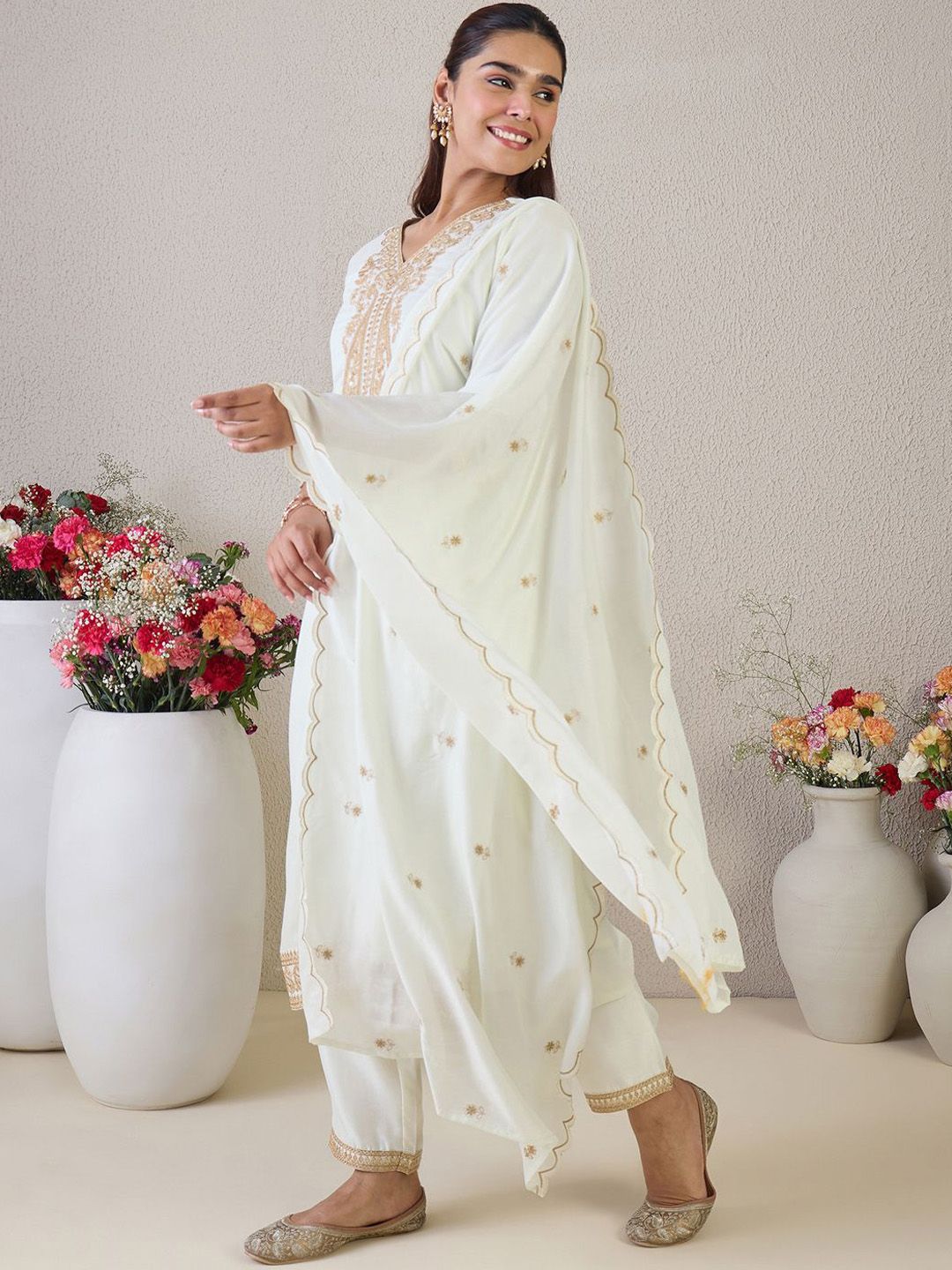 Dhiyona IE Women Paisley Embroidered Regular Kurta with Trousers & With Dupatta