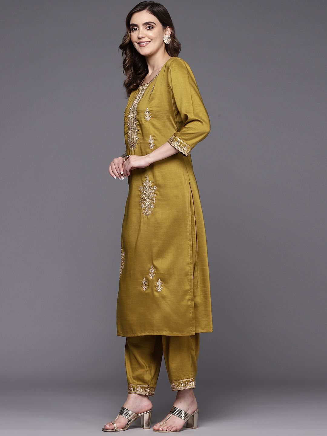 Dhiyona IE Women Ethnic Motifs Embroidered Regular Sequinned Kurta with Trousers & Dupatta
