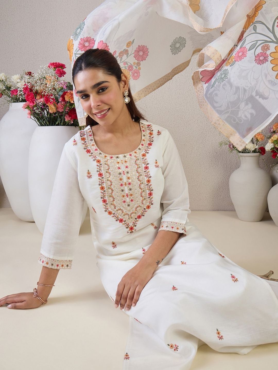 Women Floral Embroidered Regular Thread Work Kurta with Trousers & With Dupatta