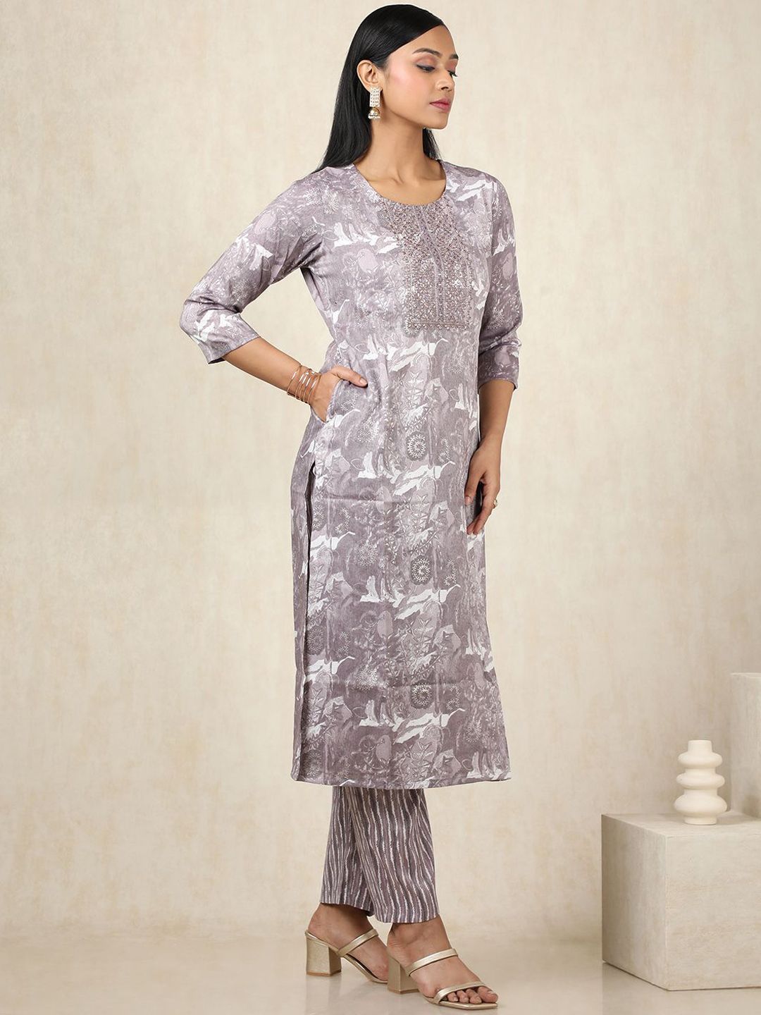 Dhiyona SO Women's Ethnic Motifs Printed Thread Work Round Neck Straight Kurta With Trousers