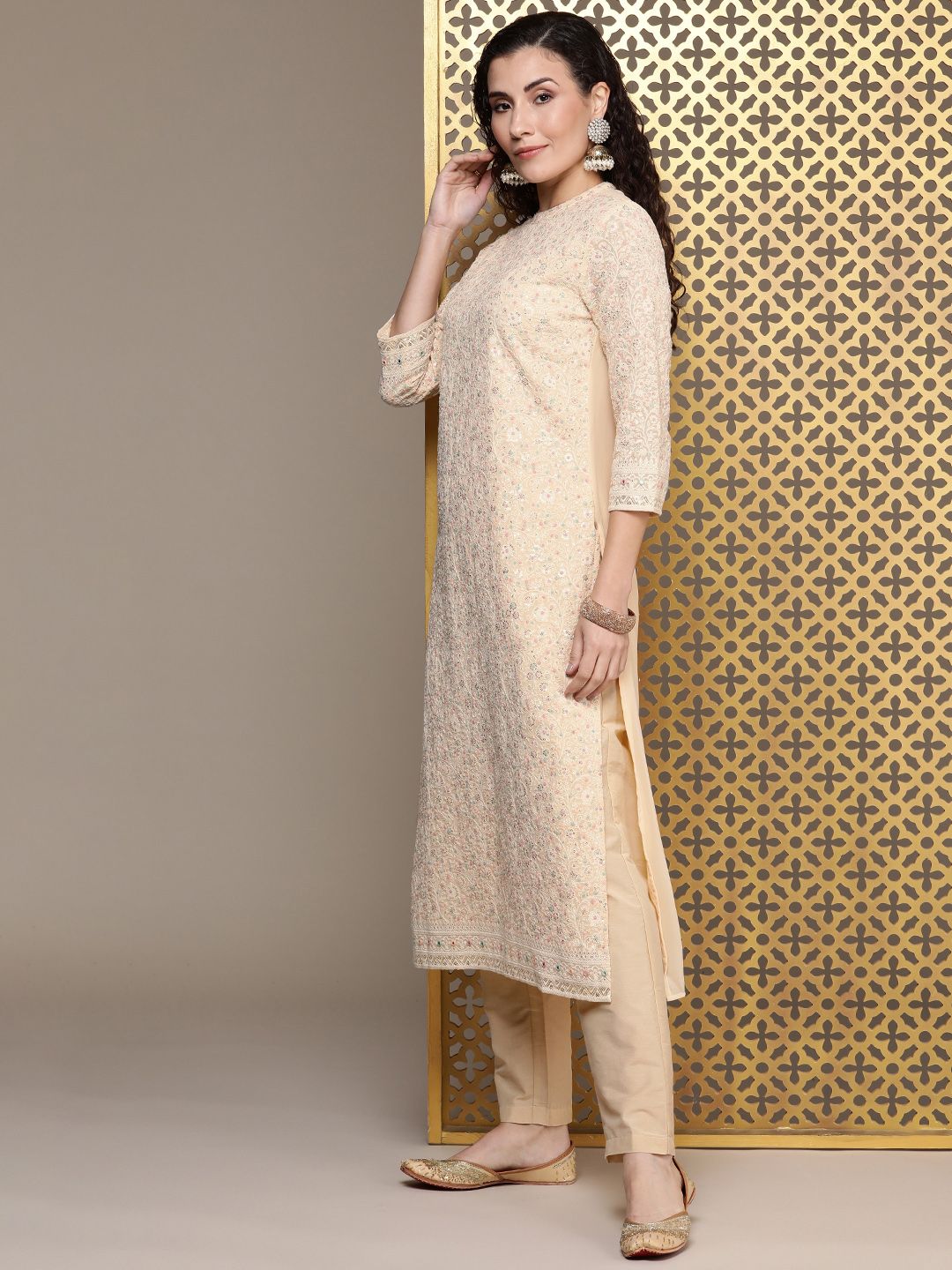 Dhiyona PD Women Women Jashn Floral Thread Work Sequined Kurta With Trousers & Dupatta