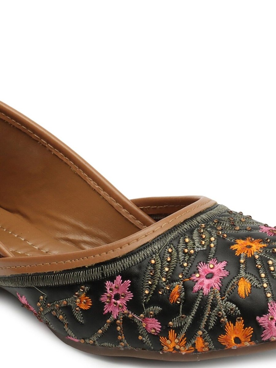 Dhiyona AK Black & Pink Embroidered Ethnic Mojaris