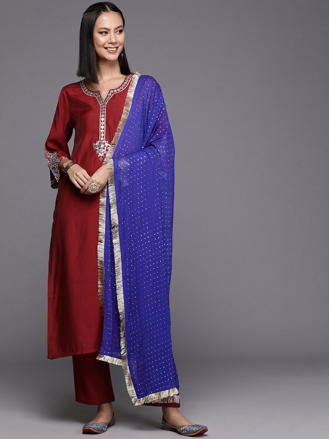 Dhiyona VA Women'sNotch Neck Ethnic Motifs Yoke Design Regular Sequinned Straight Kurta Set