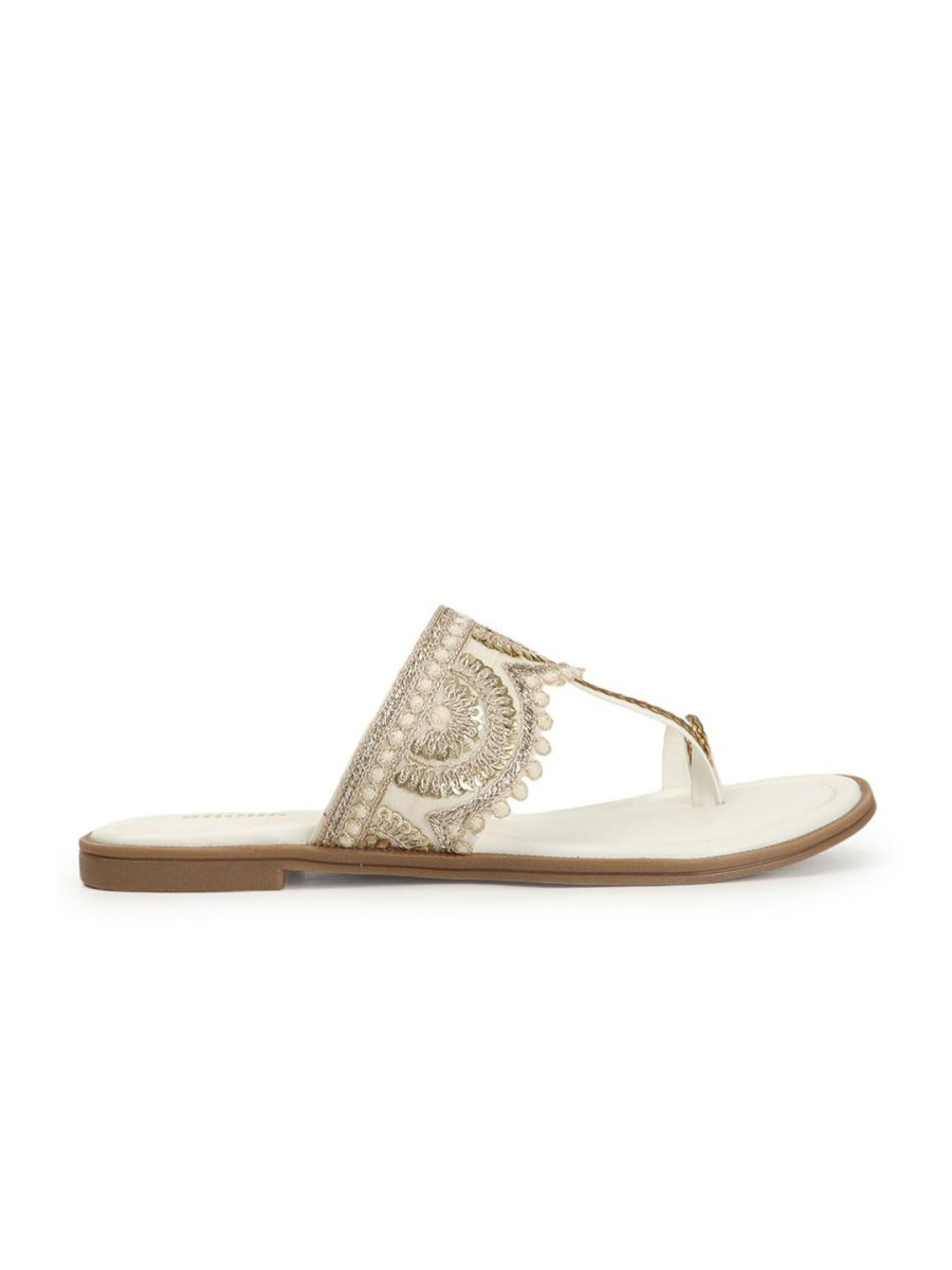 Dhiyona AK Women Embellished Embroidered One Toe Flats