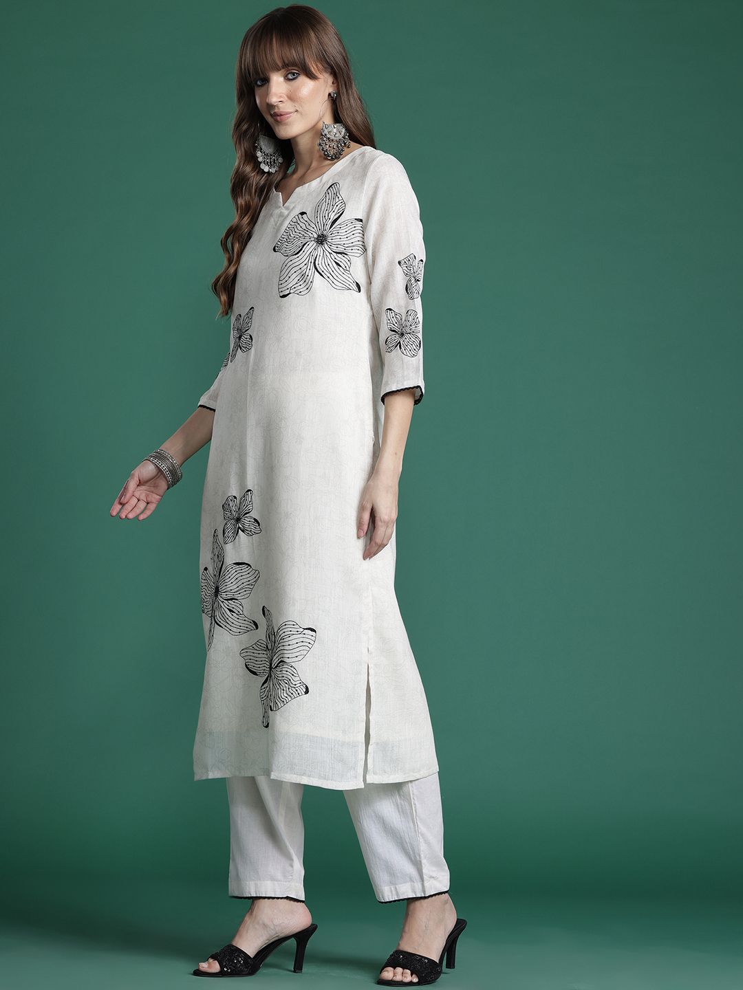 Dhiyona IE Floral Embroidered Linen Kurta with Trousers & Dupatta